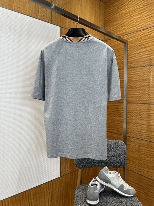 バーバリー チェック柄の襟カラーブロックデザインのクルーネック半袖Tシャツ