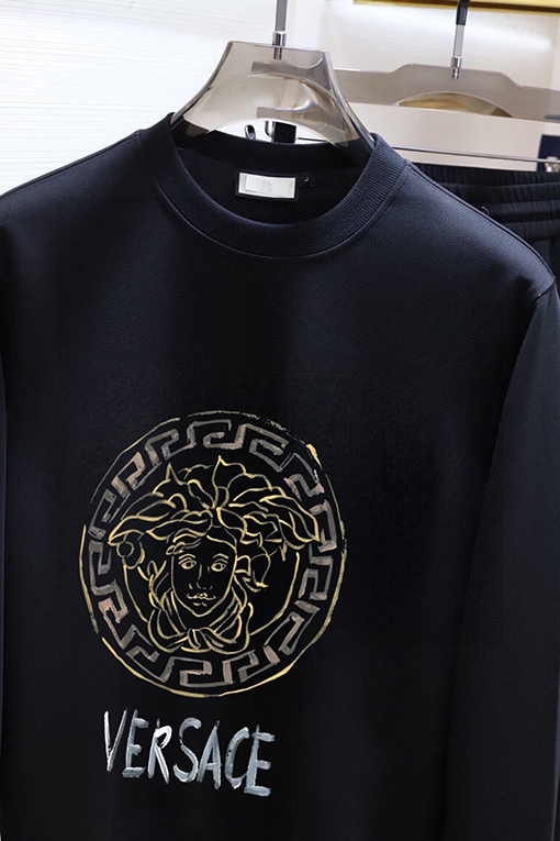 ヴェルサーチスーパーコピー VERSACE 最新のトレンドクルーネックのスウェットシャツとパンツのセット