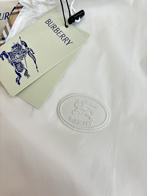 バーバリー チェック柄トリムのナイロンフード付き日焼け防止ジャケット