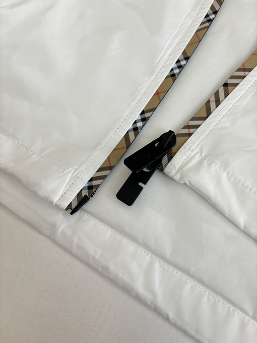 バーバリー チェック柄トリムのナイロンフード付き日焼け防止ジャケット