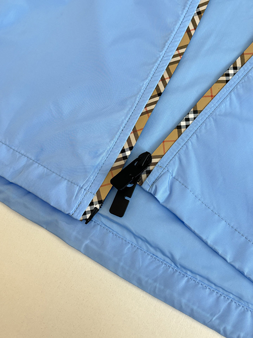 バーバリー チェック柄トリムのナイロンフード付き日焼け防止ジャケット