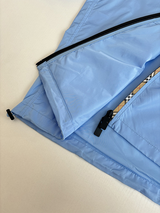 バーバリー チェック柄トリムのナイロンフード付き日焼け防止ジャケット