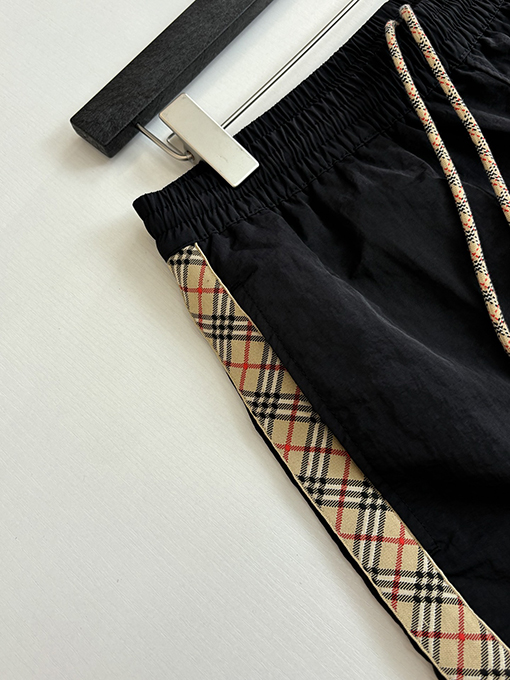 バーバリーコピー ナイロンサイドチェック柄ドローストリング付きビーチショーツ