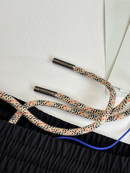 バーバリーコピー ナイロンサイドチェック柄ドローストリング付きビーチショーツ