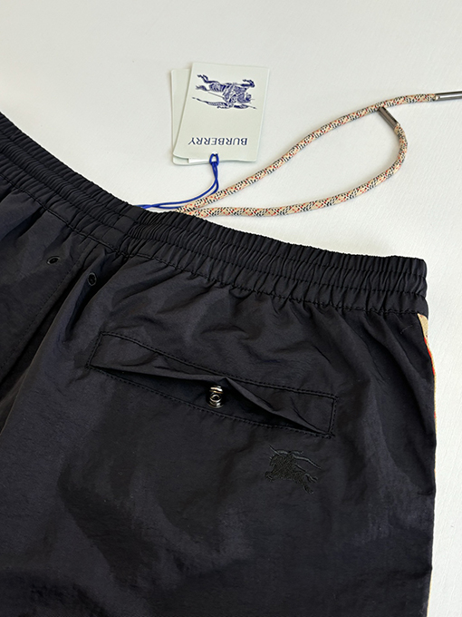 バーバリーコピー ナイロンサイドチェック柄ドローストリング付きビーチショーツ