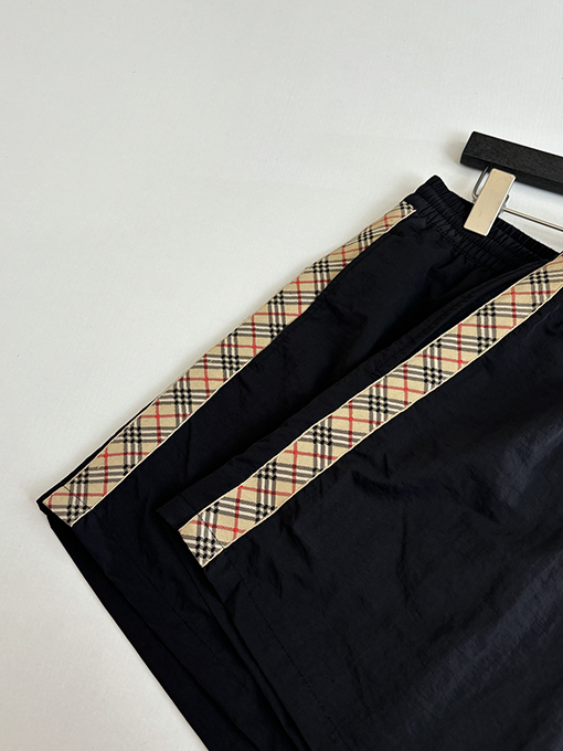 バーバリーコピー ナイロンサイドチェック柄ドローストリング付きビーチショーツ