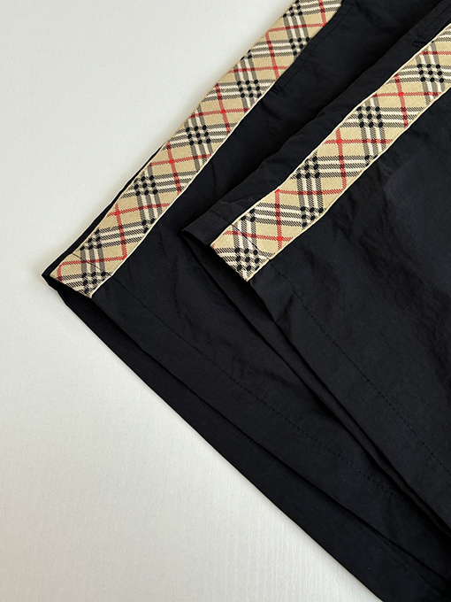 バーバリーコピー ナイロンサイドチェック柄ドローストリング付きビーチショーツ