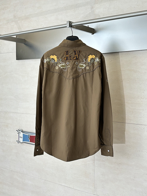 ルイヴィトンスーパーコピー ビーズ装飾をしたウエスタン風の花柄刺繍入り長袖シャツ