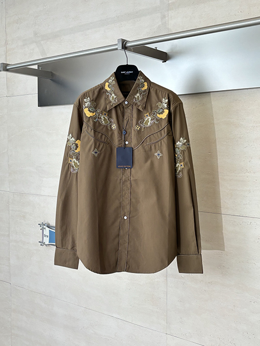 ルイヴィトンスーパーコピー ビーズ装飾をしたウエスタン風の花柄刺繍入り長袖シャツ