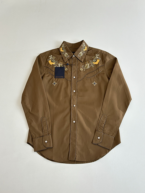 ルイヴィトンスーパーコピー ビーズ装飾をしたウエスタン風の花柄刺繍入り長袖シャツ
