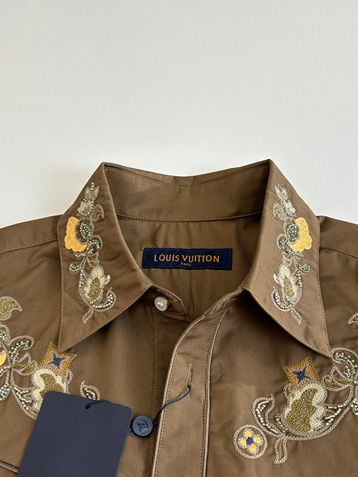 ルイヴィトンスーパーコピー ビーズ装飾をしたウエスタン風の花柄刺繍入り長袖シャツ