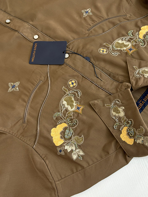 ルイヴィトンスーパーコピー ビーズ装飾をしたウエスタン風の花柄刺繍入り長袖シャツ