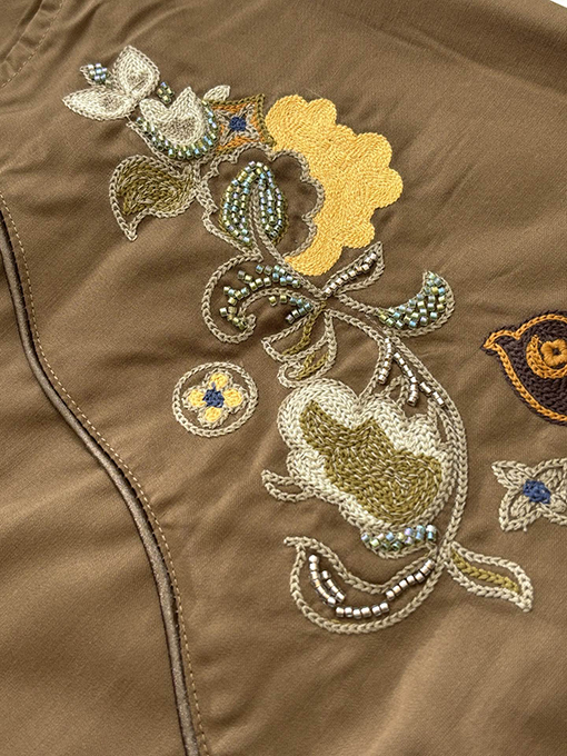 ルイヴィトンスーパーコピー ビーズ装飾をしたウエスタン風の花柄刺繍入り長袖シャツ