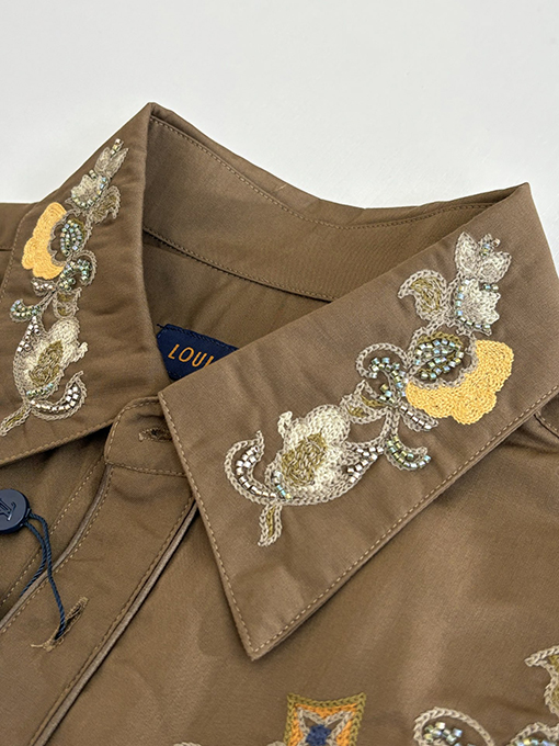 ルイヴィトンスーパーコピー ビーズ装飾をしたウエスタン風の花柄刺繍入り長袖シャツ