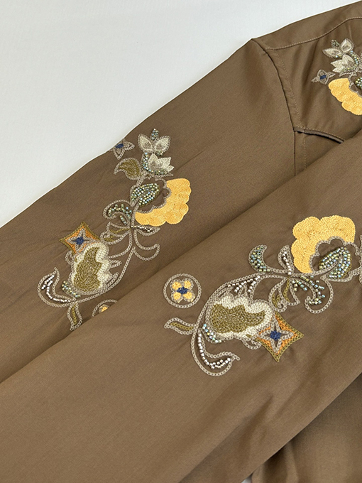 ルイヴィトンスーパーコピー ビーズ装飾をしたウエスタン風の花柄刺繍入り長袖シャツ