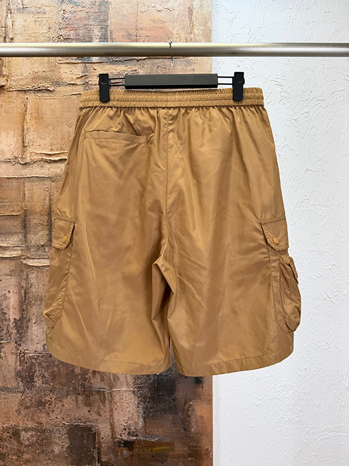 プラダブランドスーパーコピー 大きなポケット付きカーゴショーツ