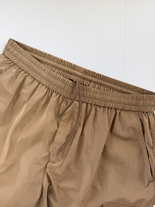 プラダブランドスーパーコピー 大きなポケット付きカーゴショーツ