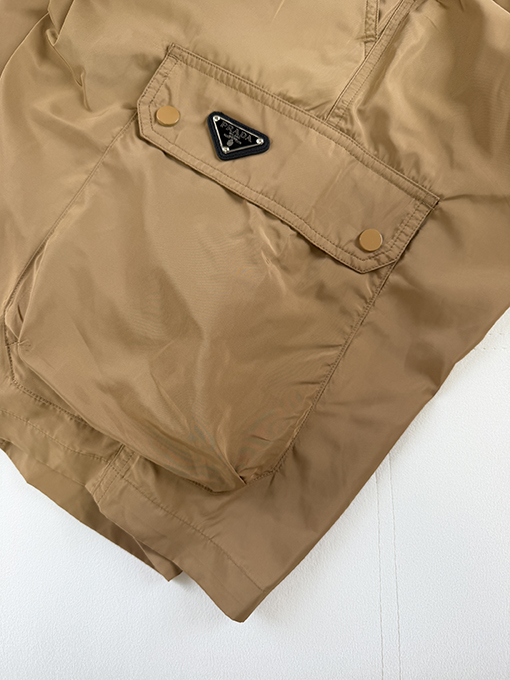 プラダブランドスーパーコピー 大きなポケット付きカーゴショーツ