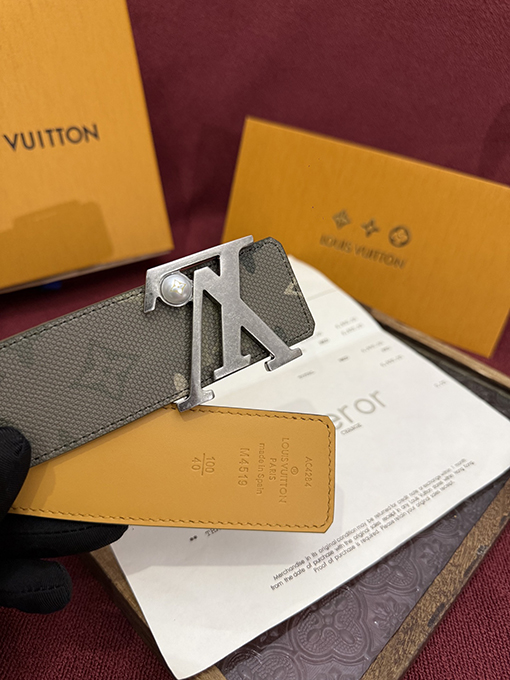 ルイヴィトンコピー Initials Monogram Surplus コーティングキャンバス製の時計ストラップとベルト