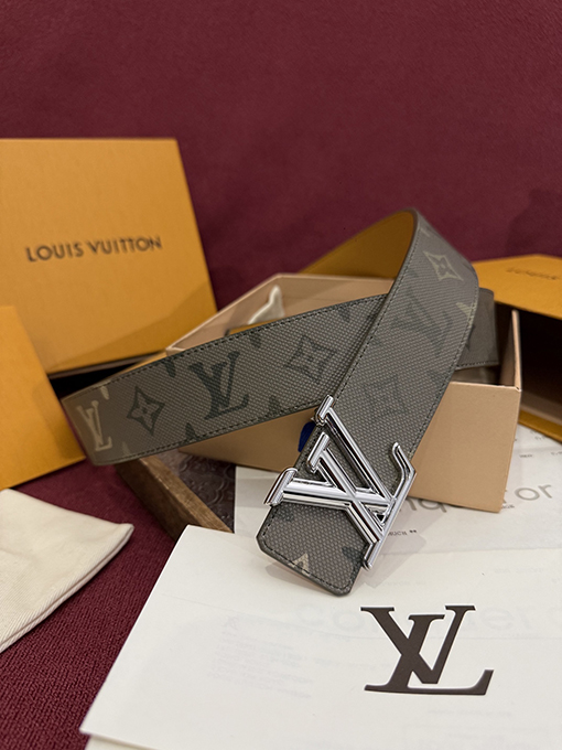 ルイヴィトンコピー Initials Monogram Surplus コーティングキャンバス製の時計ストラップとベルト