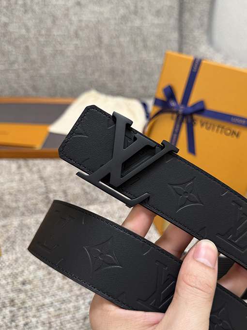 ルイヴィトン プレーンエンボスの水面波紋ベースシリーズベルト