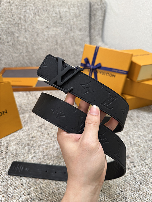 ルイヴィトン プレーンエンボスの水面波紋ベースシリーズベルト