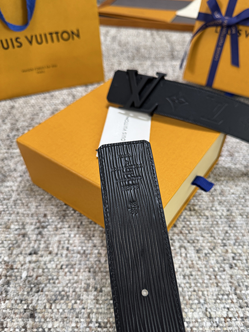 ルイヴィトン プレーンエンボスの水面波紋ベースシリーズベルト