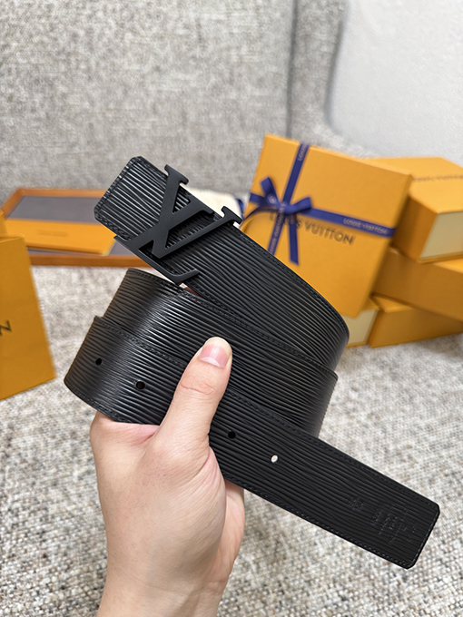 ルイヴィトン プレーンエンボスの水面波紋ベースシリーズベルト