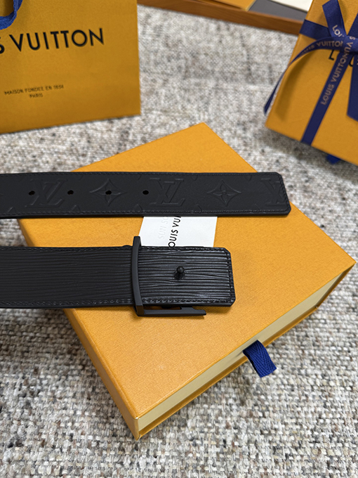 ルイヴィトン プレーンエンボスの水面波紋ベースシリーズベルト