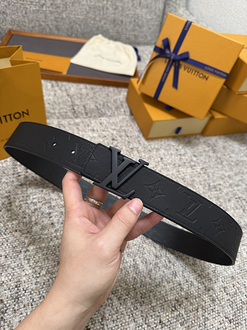 ルイヴィトン プレーンエンボスの水面波紋ベースシリーズベルト