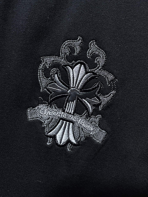 クロムハーツコピー サンスクリット語の剣とクロスの刺繍パッチワーク半袖Tシャツ