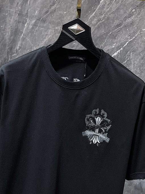 クロムハーツコピー サンスクリット語の剣とクロスの刺繍パッチワーク半袖Tシャツ