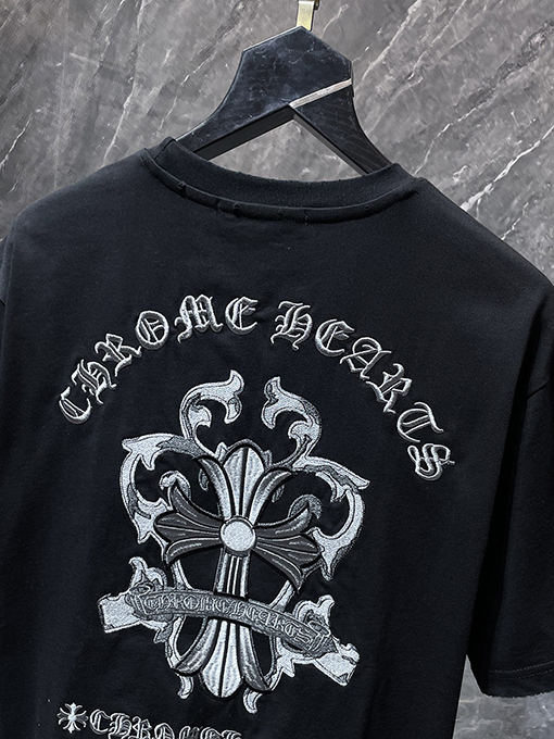 クロムハーツコピー サンスクリット語の剣とクロスの刺繍パッチワーク半袖Tシャツ