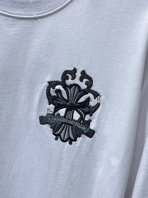 クロムハーツコピー サンスクリット語の剣とクロスの刺繍パッチワーク半袖Tシャツ