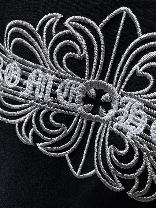 クロムハーツ クラシックなサンスクリット文字の半袖Tシャツ