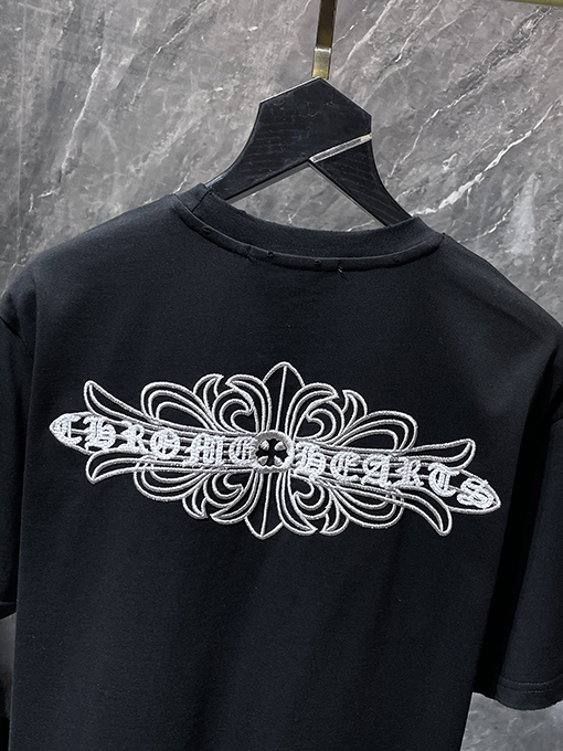 クロムハーツ クラシックなサンスクリット文字の半袖Tシャツ