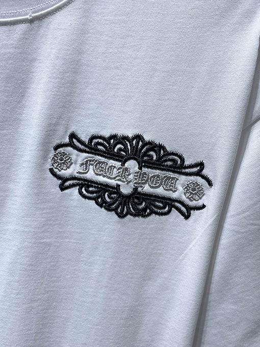 クロムハーツ クラシックなサンスクリット文字の半袖Tシャツ