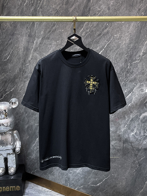 クロムハーツスーパーコピー サンスクリット語のクロス手刺繍アップリケがされた半袖Tシャツ