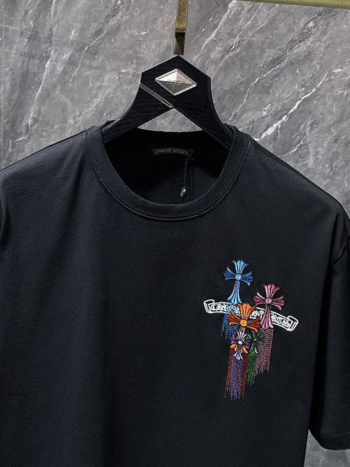クロムハーツ カラフルなサンスクリット語のクロスタッセル刺繍入り半袖Tシャツ
