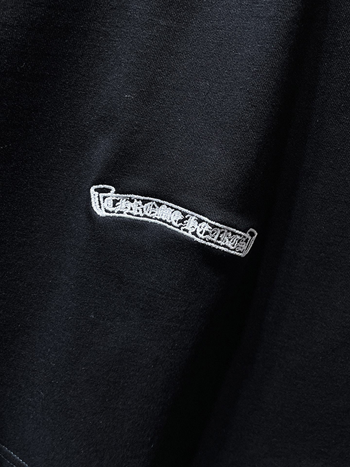 クロムハーツ カラフルなサンスクリット語のクロスタッセル刺繍入り半袖Tシャツ