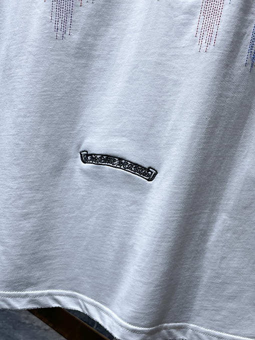 クロムハーツ カラフルなサンスクリット語のクロスタッセル刺繍入り半袖Tシャツ