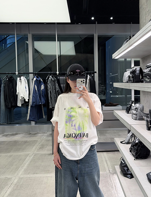 バレンシアガ Balenciaga アーティスティックプリントの半袖Tシャツ