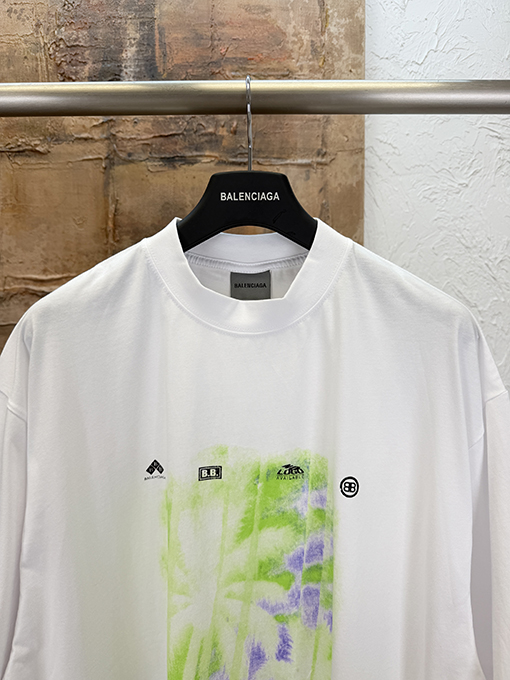 バレンシアガ Balenciaga アーティスティックプリントの半袖Tシャツ