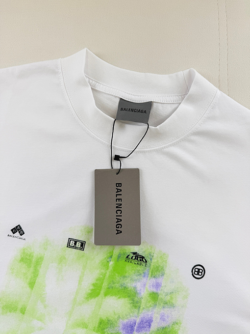 バレンシアガ Balenciaga アーティスティックプリントの半袖Tシャツ