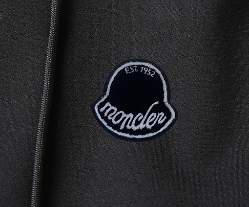 モンクレールコピー 新モデル人気のフード付きジップアップスウェットシャツとパンツのセット