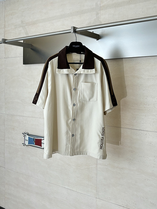 ルイヴィトンブランドスーパーコピー LOUIS VUITTON 新作カラーブロック織りリボンロゴ入り半袖シャツ