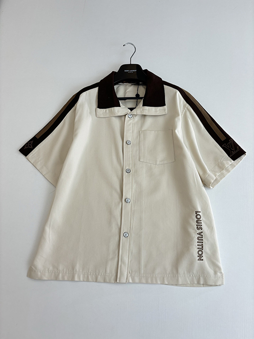 ルイヴィトンブランドスーパーコピー LOUIS VUITTON 新作カラーブロック織りリボンロゴ入り半袖シャツ