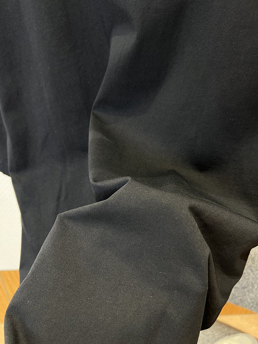 バレンシアガコピー BALENCIAGA ゴシックスタイルのゴシック文字プリントダメージの半袖Tシャツ