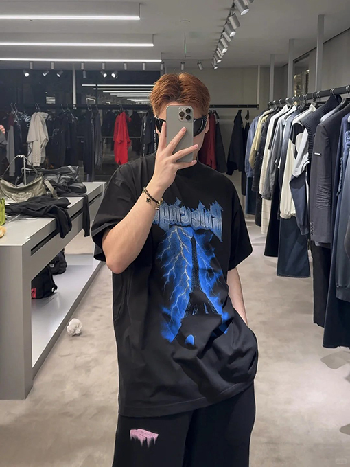 バレンシアガ BALENCIAGA 新モデルゴシックスタイルのゴシック文字プリントダメージの半袖Tシャツ