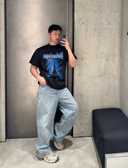 バレンシアガ BALENCIAGA 新モデルゴシックスタイルのゴシック文字プリントダメージの半袖Tシャツ